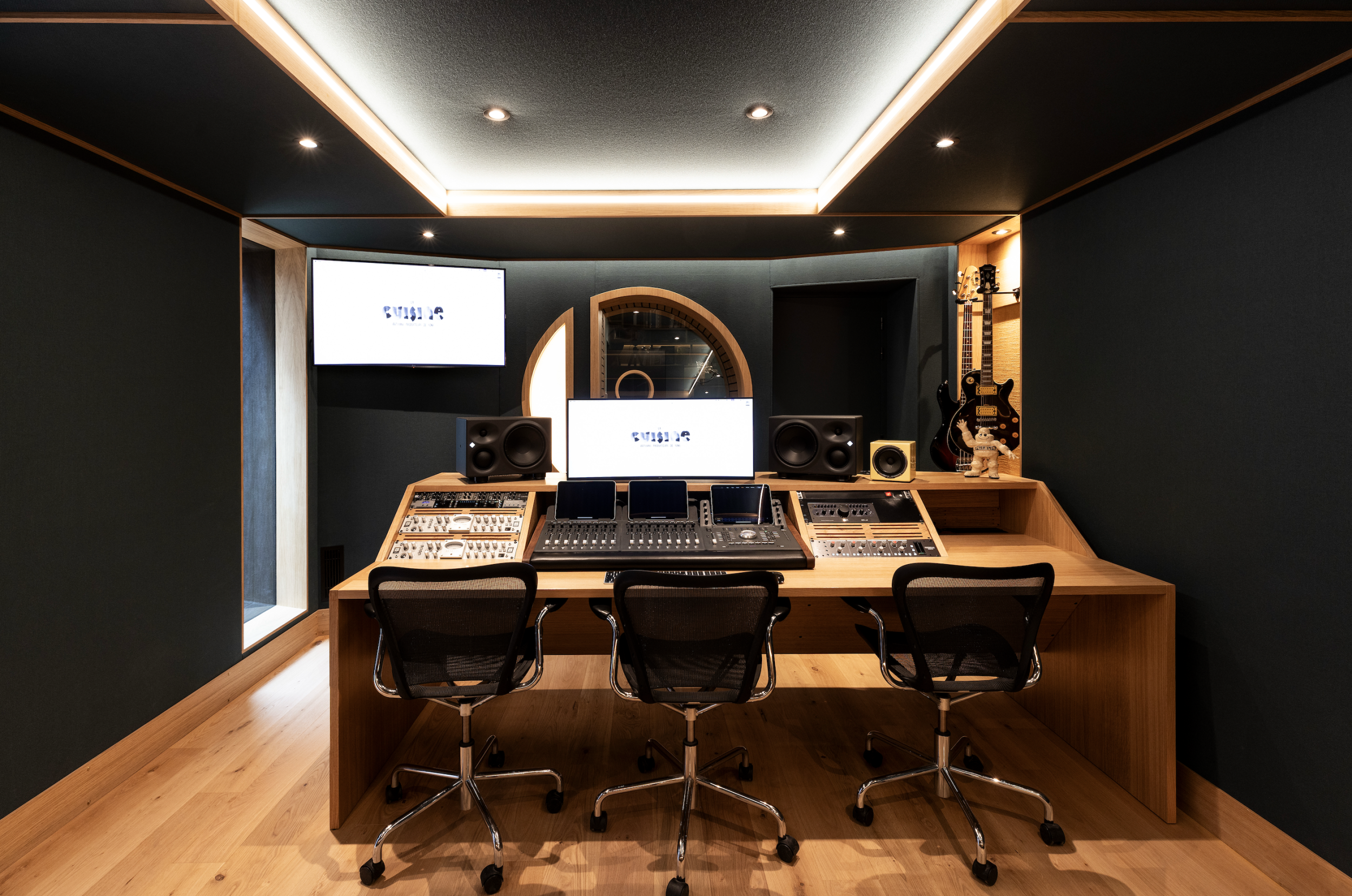 studio-02.png